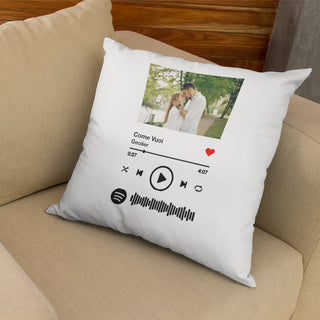 Square cushion 100% polyester. Customizable with photo and Spotify track