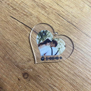 Personalized plexiglass heart keyring with photo and Spotify song