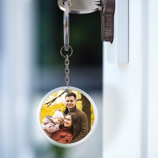 Round 5x5 plexiglass key ring customizable with photo.