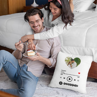 Square cushion 100% polyester. Customizable with photo and Spotify track